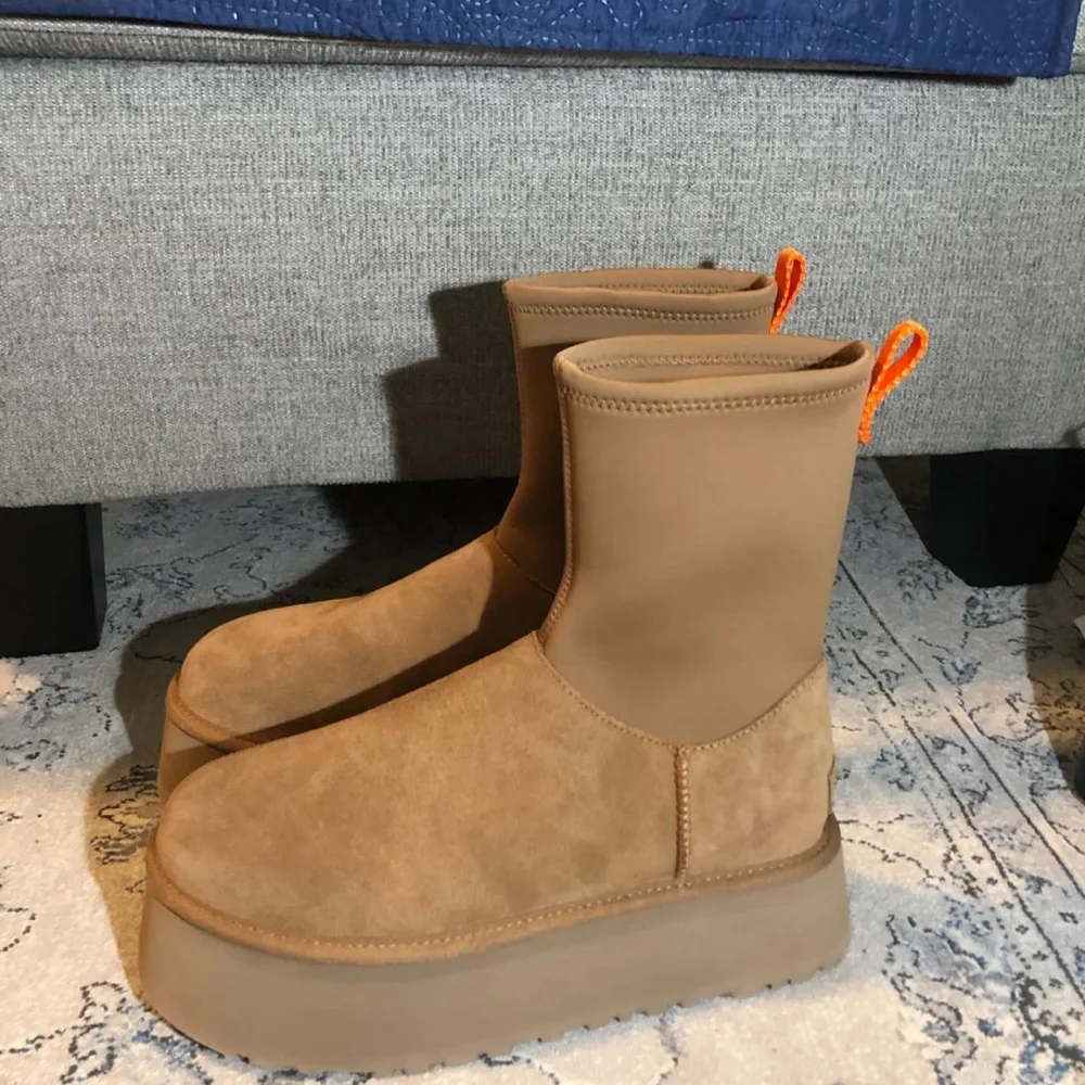 UGG Classic Dipper Boot in Chestnut - Picture 5 of 11